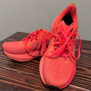 ASICS Novoblast 4 sunrise red